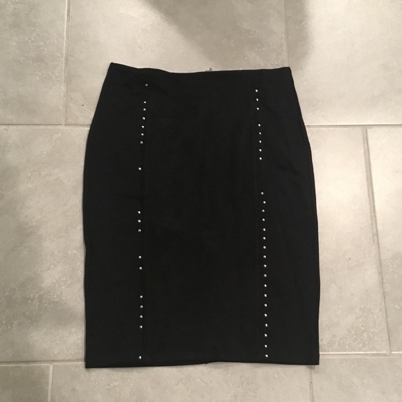 Essential Sioni Pencil Skirt - Picture 2 of 7